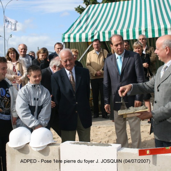 ADPED - Pose 1ère pierre du foyer J. JOSQUIN (04/07/2007)